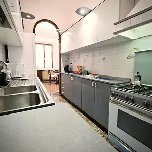https://comoda-casa-dellagnello.hotelitalianriviera.com